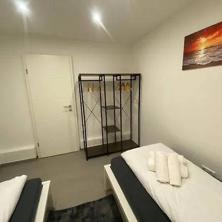 Business Mit Netflix Premium & Parkplatz, Zentral Zu Audi & Schwarz Gruppe With 2 Bedrooms & Fussbodenheizung Apartment Bad Friedrichshall
