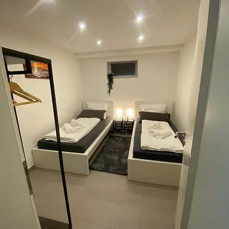 Business Mit Netflix Premium & Parkplatz, Zentral Zu Audi & Schwarz Gruppe With 2 Bedrooms & Fussbodenheizung Apartment