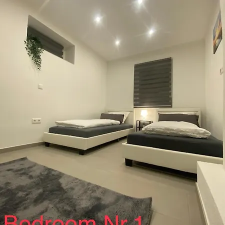 Apartment Business Mit Netflix Premium & Parkplatz, Zentral Zu Audi & Schwarz Gruppe With 2 Bedrooms & Fussbodenheizung