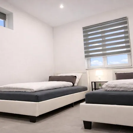 דירה Stn - Mit 2 Schlafzimmer & Parkplatz, Highspeed Wlan, Fussbodenheizung & Netflix Premium, Zentral Zu Audi & Schwarz Gruppe