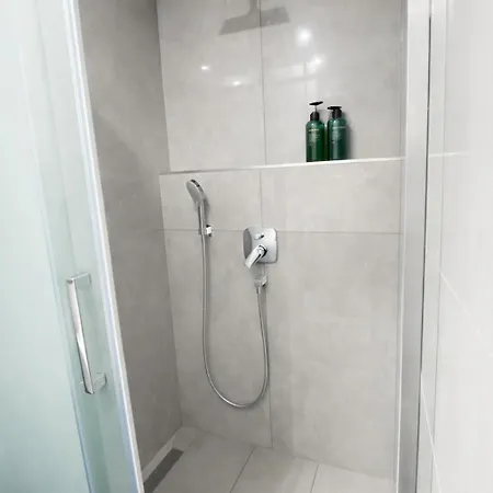 Stn - Mit 2 Schlafzimmer & Parkplatz, Highspeed Wlan, Fussbodenheizung & Netflix Premium, Zentral Zu Audi & Schwarz Gruppe *