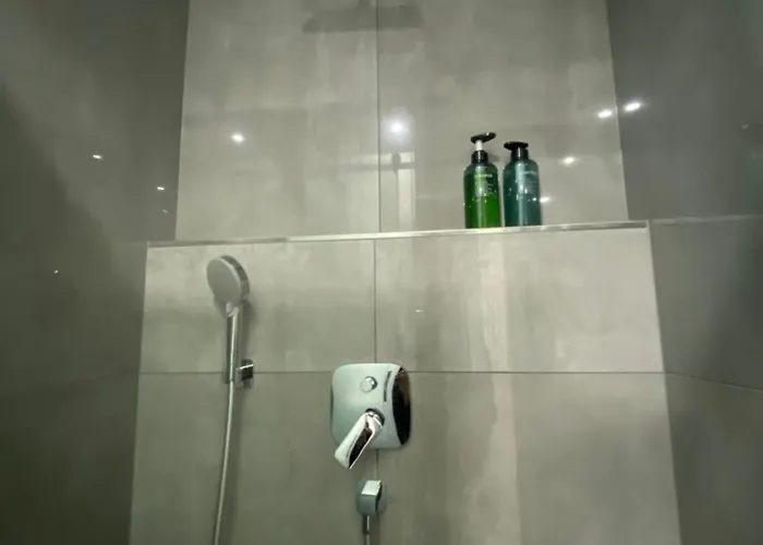 Stn - Mit 2 Schlafzimmer & Parkplatz, Highspeed Wlan, Fussbodenheizung & Netflix Premium, Zentral Zu Audi & Schwarz Gruppe דירה באד פרידריכסהל