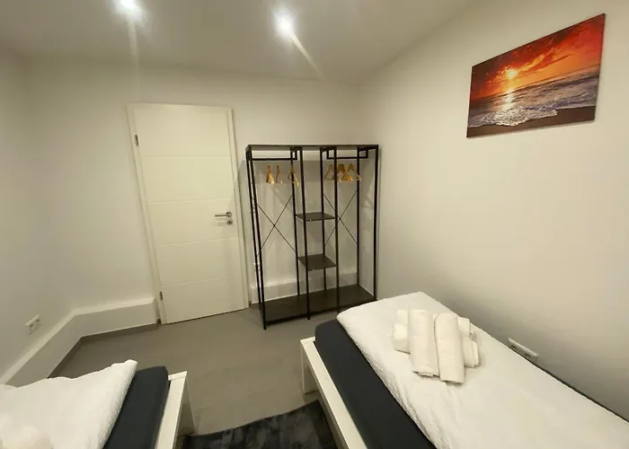 Stn - Mit 2 Schlafzimmer & Parkplatz, Highspeed Wlan, Fussbodenheizung & Netflix Premium, Zentral Zu Audi & Schwarz Gruppe דירה באד פרידריכסהל