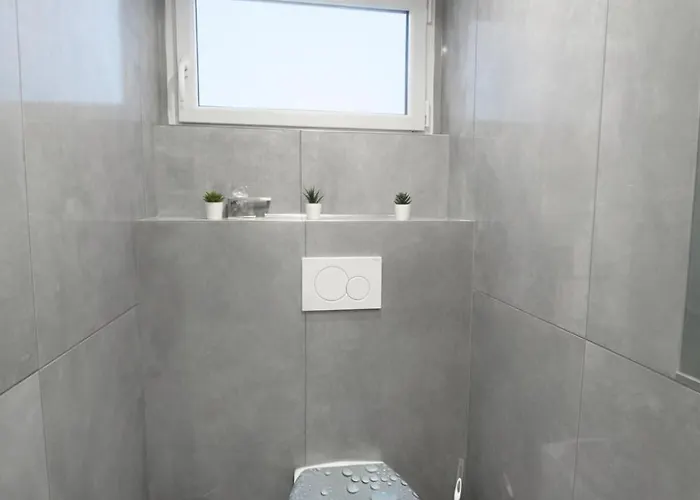 Stn - Mit 2 Schlafzimmer & Parkplatz, Highspeed Wlan, Fussbodenheizung & Netflix Premium, Zentral Zu Audi & Schwarz Gruppe באד פרידריכסהל