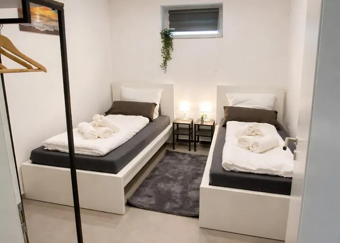 דירה Stn - Mit 2 Schlafzimmer & Parkplatz, Highspeed Wlan, Fussbodenheizung & Netflix Premium, Zentral Zu Audi & Schwarz Gruppe